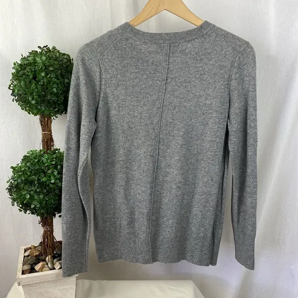 Banana Republic Merino Wool Blend Gray Long Sleeve Crew Neck Sweater M - Image 3