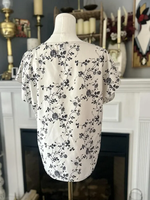 SHEIN Women’s Silky Floral Blouse Black & Ivory Size Medium Lightweight - Image 5
