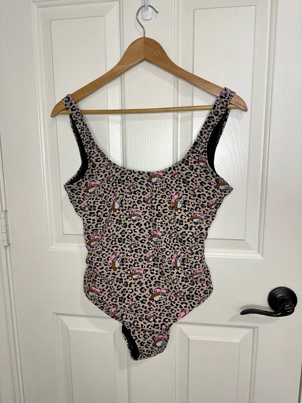 Buccees Tan Pink Cheetah Print Beaver Logo All Over One Piece Swimsuit XS Texas - Image 2