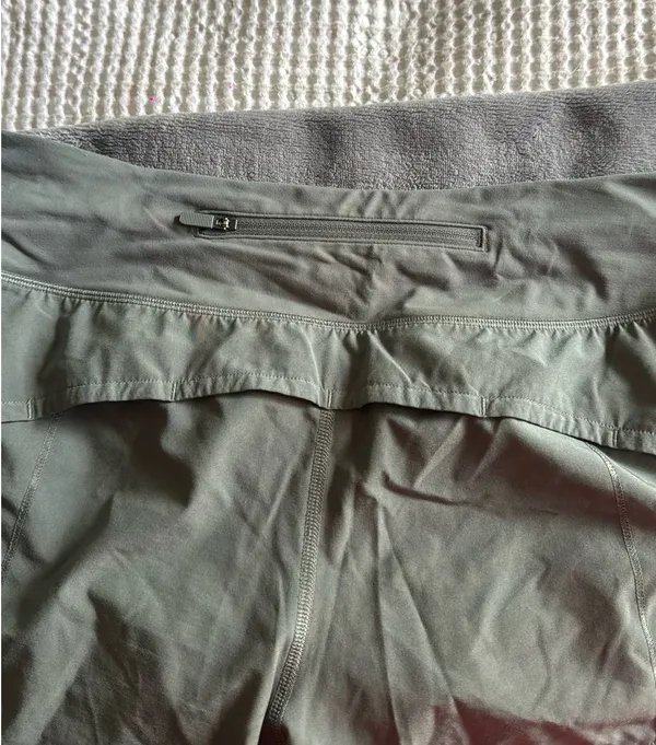 Lululemon Shorts 2.5" - Image 3