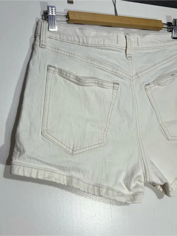 Abercrombie & Fitch White denim the mom short High-Rise size 6 - Image 8