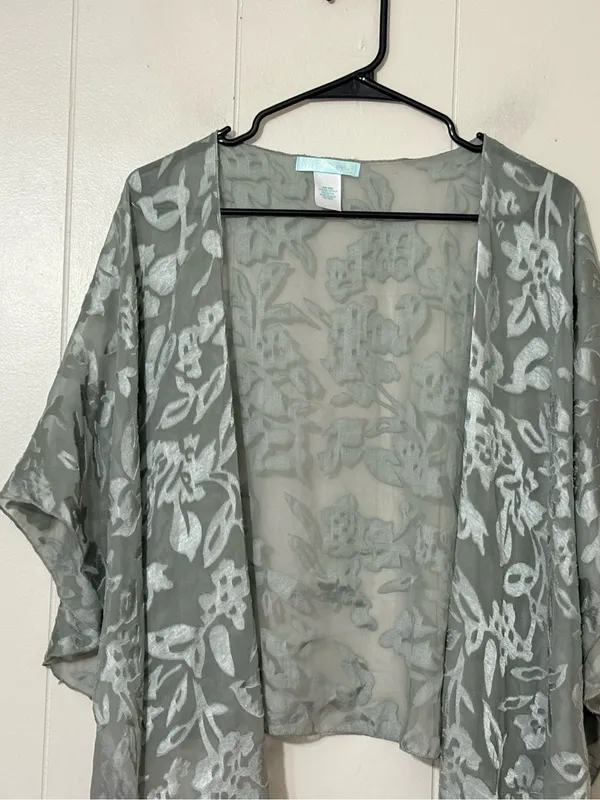 Betsey Johnson Gray Silver Floral Burnout Open Front Kimono Shawl Wrap One Size - Image 3