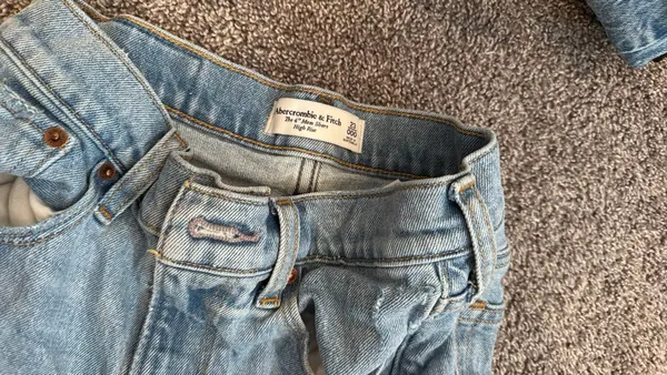 Abercrombie Jeans Short Mom The High-Rise - Image 4