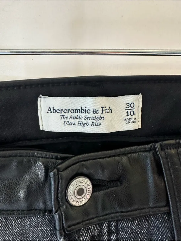 Abercrombie & Fitch Black Straight-Leg Jeans with Faux-Leather Panels - Image 4
