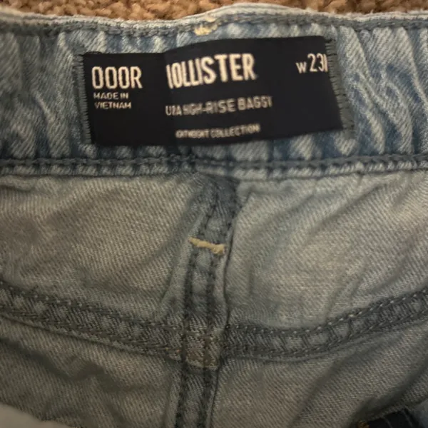 Hollister Medium Wash Baggy Ultra High-Rise Jeans - Image 4