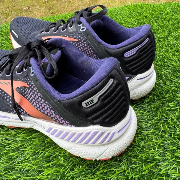 Women's Brooks Adrenaline GTS 22 Size 7.5 - Image 8