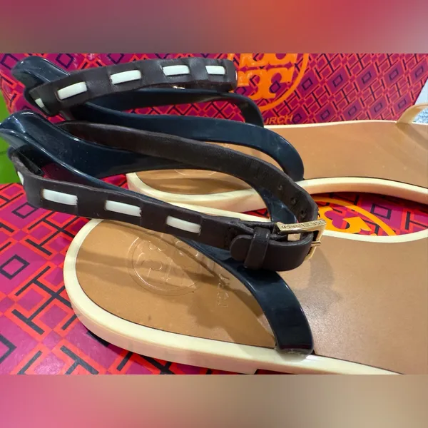 Tory Burch Strap Rubber Sandals size 8 - Adorable! GUC! - Image 4