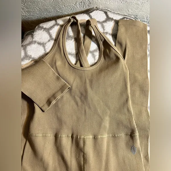 Free People Camel color tank bodysuit, ribbed, EUC size small, athleisure, yoga - Image 9