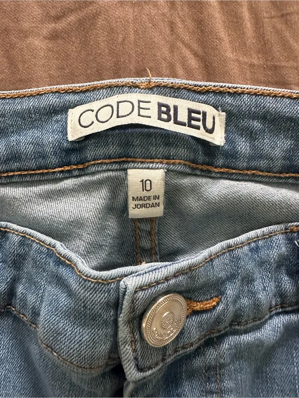 Code Bleu Classic Capri Light Blue Jeans Size 10 - Image 2