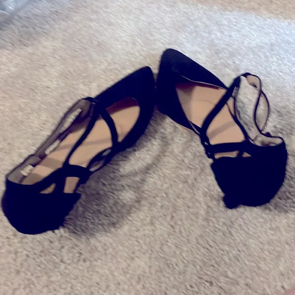 Shein faux suede kitten heels black size 7 - Image 9