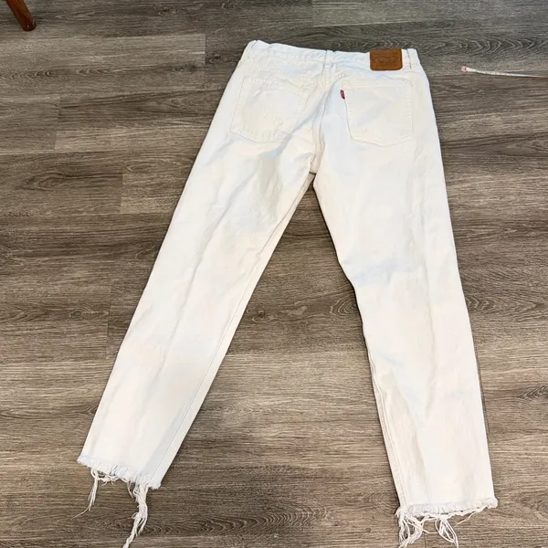Levis Wedgie White Distressed high rise jeans ankle length 28 waist - Image 9