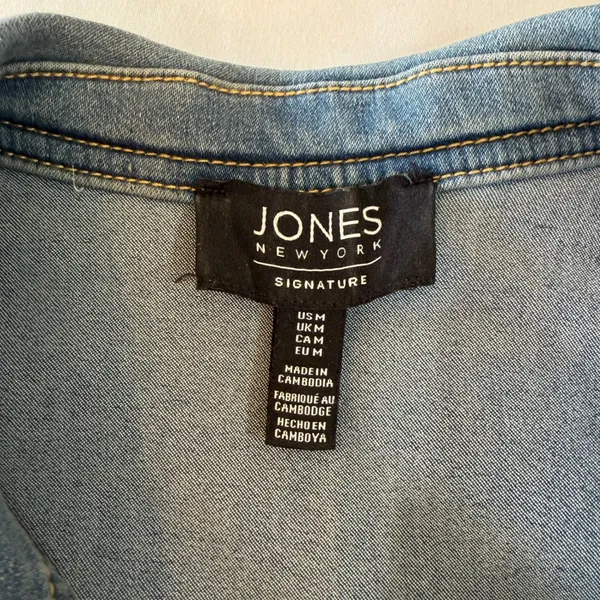 Denim Jacket Medium Wash Blue Stretch Jones New York Gold‎ Buttons Size Medium - Image 2
