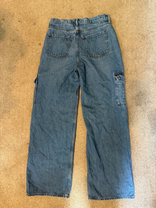 Old Navy Light Wash Sky Hi Wide Leg Cargo Jeans Size 2 - Image 3
