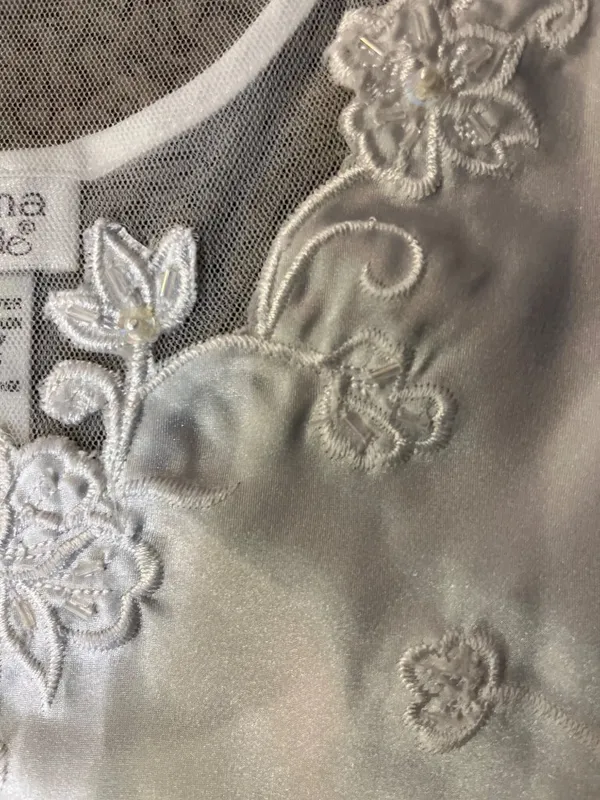 White Beaded Camisole Tank Top Womens M Sleeveless Elegant Used Embroidery - Image 5