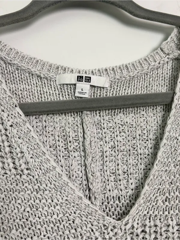 Uniqlo|Light Gray V-Neck Short Sleeve Knit Sweater sz L - Image 2