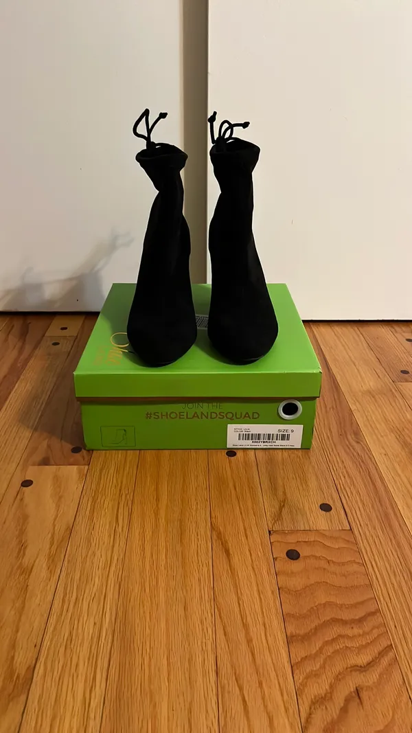 Black Suede Heeled Shoes Size 9 - Image 2