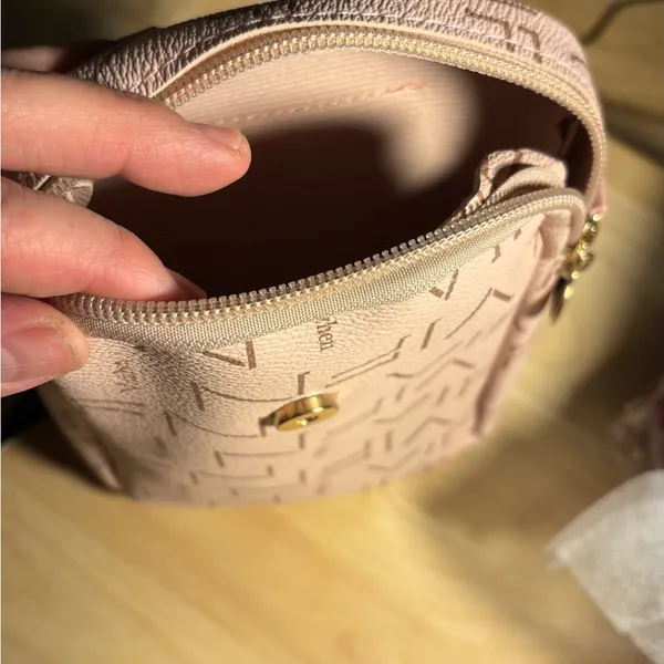 NEW Cute pink travel strolling crossbody purse bag - Image 9