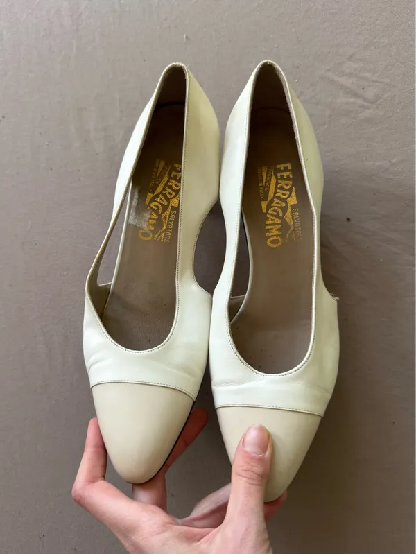 Vintage Salvatore Ferragamo Leather Pumps - Image 7