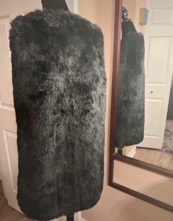 Sleeveless faux fur black vest - Image 3