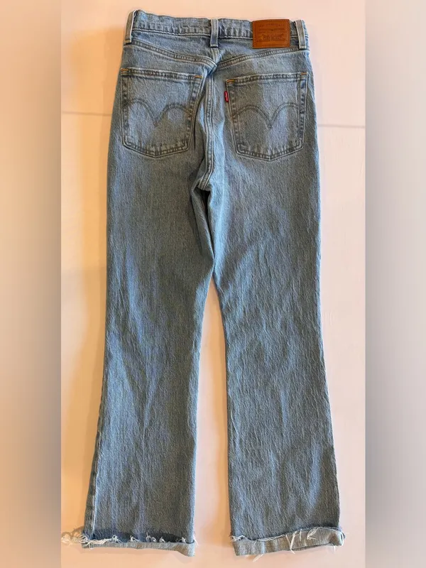 LEVI’S Ribcage High Rise Light Blue Light Wash Straight Leg‎ Women's Jeans Sz 27 - Image 4