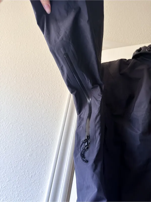 Arc’teryx Theta SL Gore-Tex Stow Hood Purple Black Medium GUC - Image 3