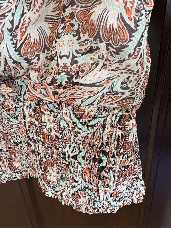 EUC Anthropologie Ruffled Smocked Surplice Top Floral Size Medium - Image 10