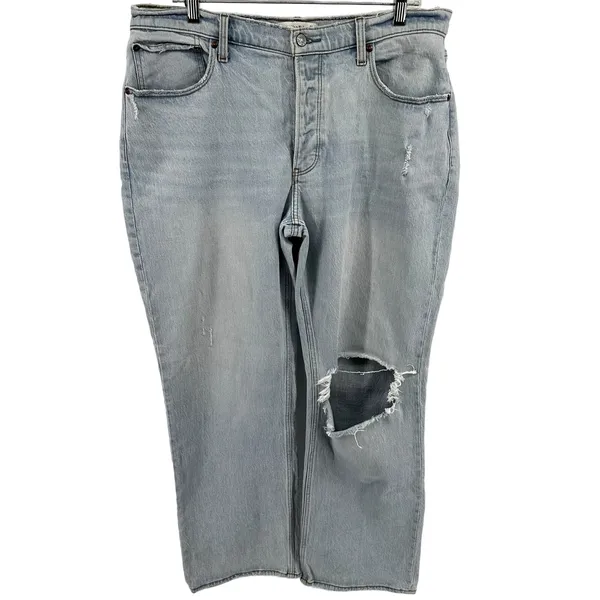 Abercrombie & Fitch The 90s Baggy Low Rise Jeans Button Light Wash Blue 31/12 - Image 2