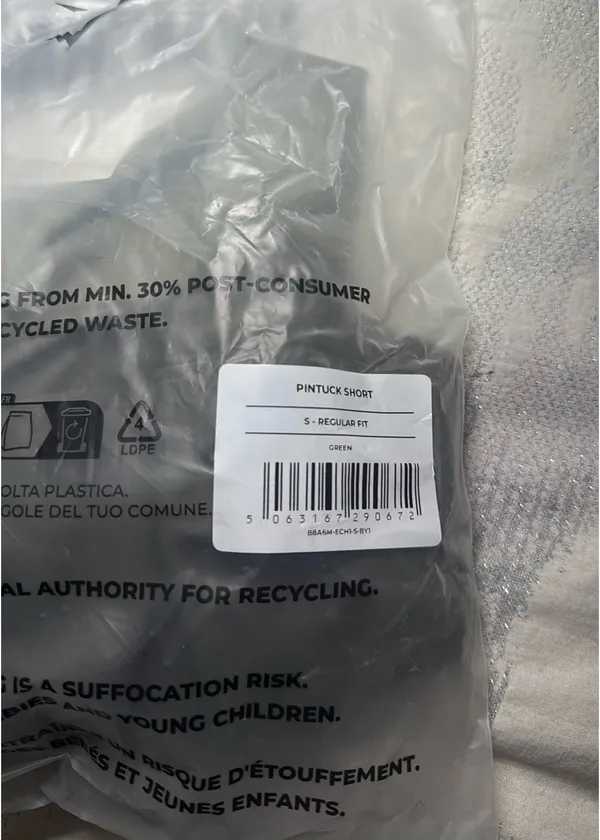 Gymshark green shorts size small - Image 4