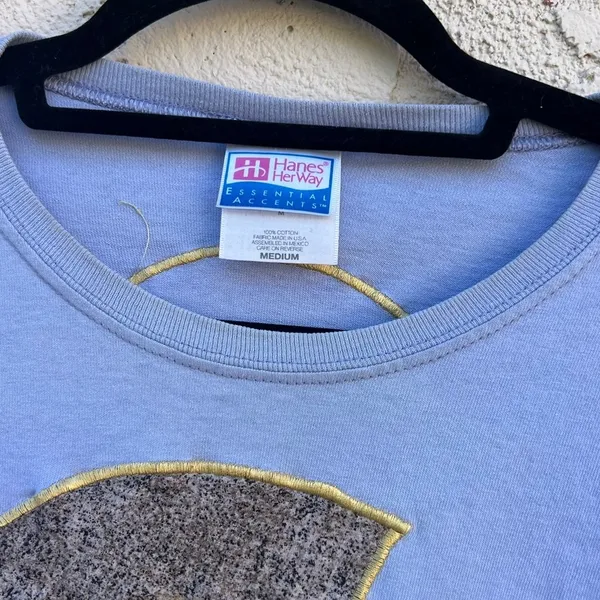 Hanes medium Womens periwinkle fan embroidered tee - Image 4