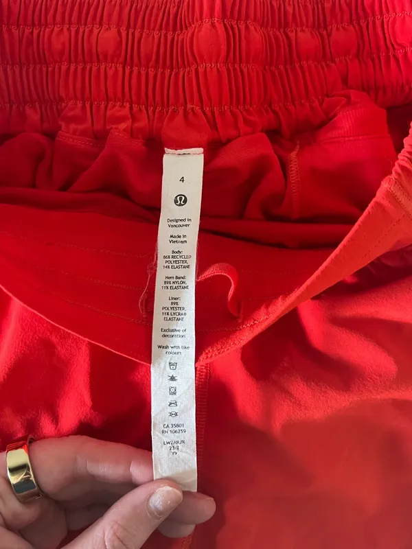 Lululemon Shorts Hot Low-Rise Hot Lined 2.5" - Image 3