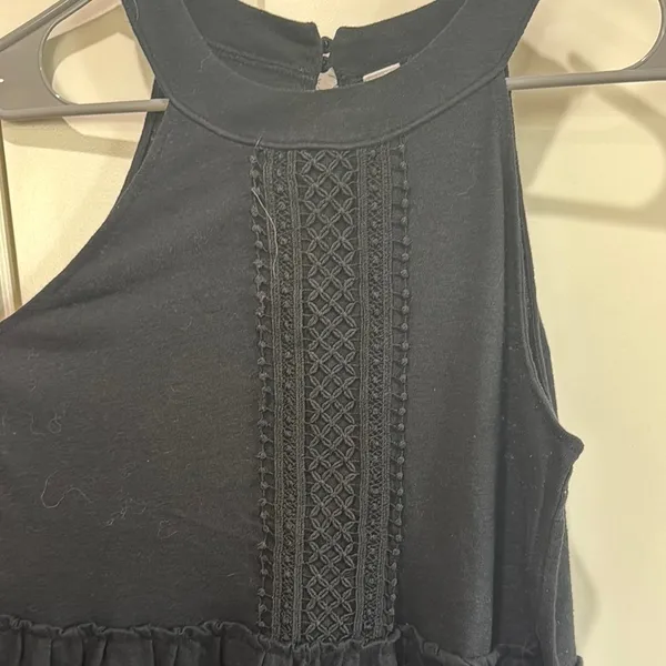 Elegant Black Sleeveless Top - Image 2