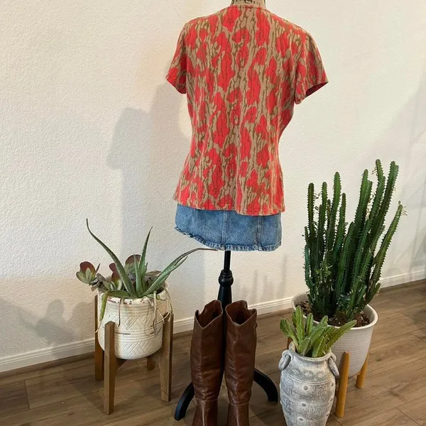 Mossy Oak Red & Tan Real Tree Camo print short sleeve shirt with a relaxed‎ fit - Image 5
