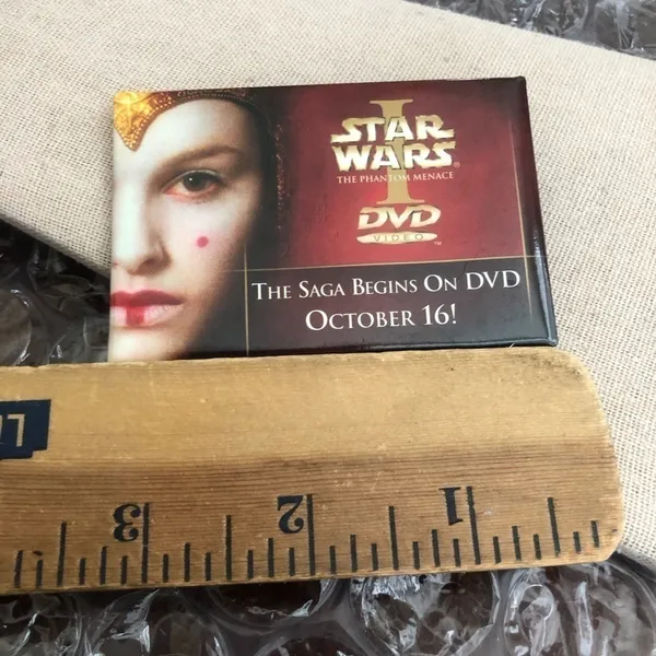 Vintage Star Wars 2001 Button Brooch - Image 3