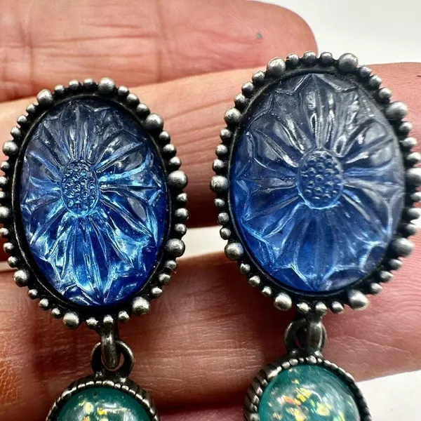 Vintage Avon silver tone blue clip on earrings - Image 5