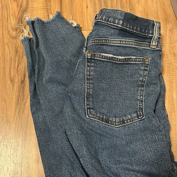 Abercrombie Dark Wash Mom High Rise Jeans Size 6 Button Fly Frayed Hem - Image 3