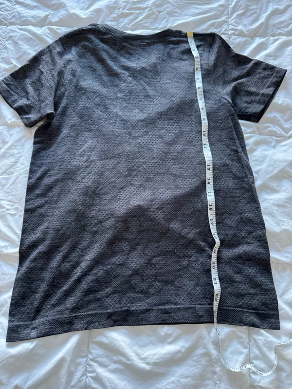 Lululemon athletica women’s breeze by polar spots titanium/black short sleeve - Image 11
