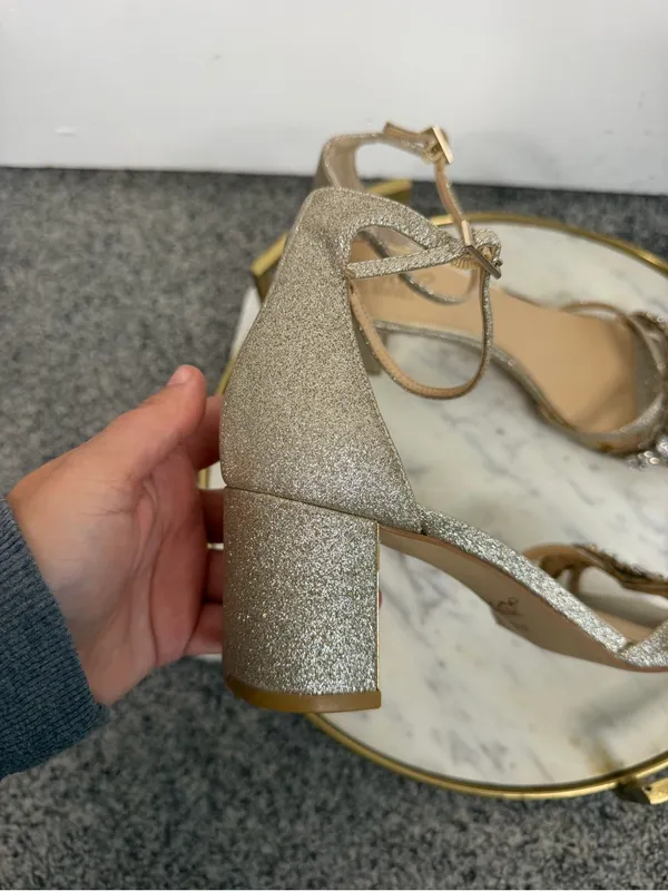 Jewel Badgley Mischka Sz 9W Gold Rhinestone Block Heel Sandals NWOT - Image 9