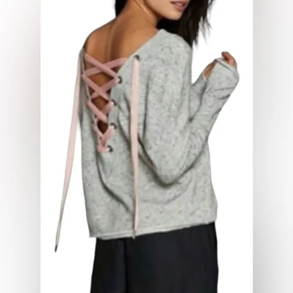 Abercrombie lace up open back gray sweater size small - Image 3
