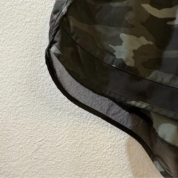 ATHLETA Women’s‎ Camo Mesh Pacer Run Short 4” Size Small - Image 7