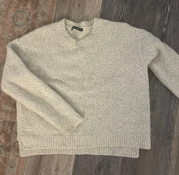 Brandy Melville Sweater - Image 3