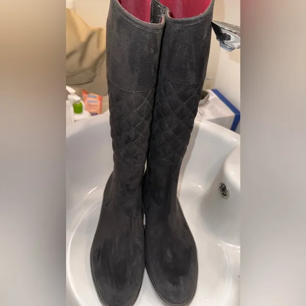 Tommy Hilfiger Babette Black Quilted Tall Knee-High Riding / Rain Boots – Size 8 - Image 2