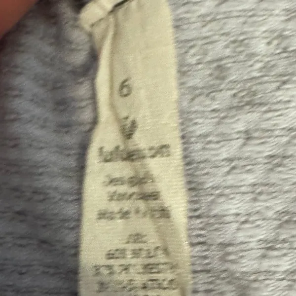 Lululemon top has some staining on it size‎ 6 - Image 4