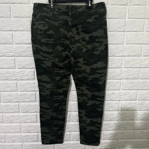 Universal Thread Camo Skinny Crop Jeans Women’s 14/31 High Rise Camouflage - Image 2