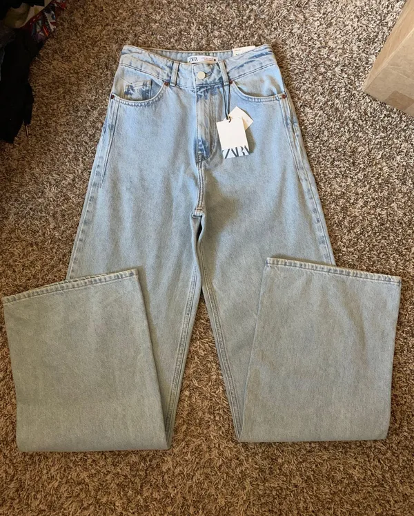 Zara NWT Wide Leg High Rise Light Wash Jeans Size 6 - Image 4