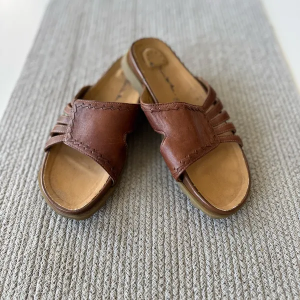 Vintage 90s Thom McAn Brown Leather Lug Sole Slides Sandals Size 7.5 - Image 10