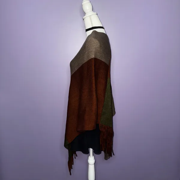 NEW Boutique Color Block Poncho with Fringe - Image 7