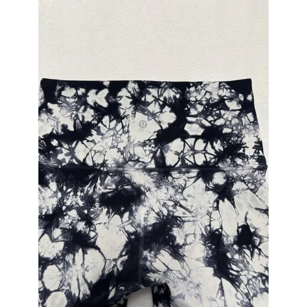 Lululemon Women's Leggings Shibori Tie Dye Size 8 - Image 6