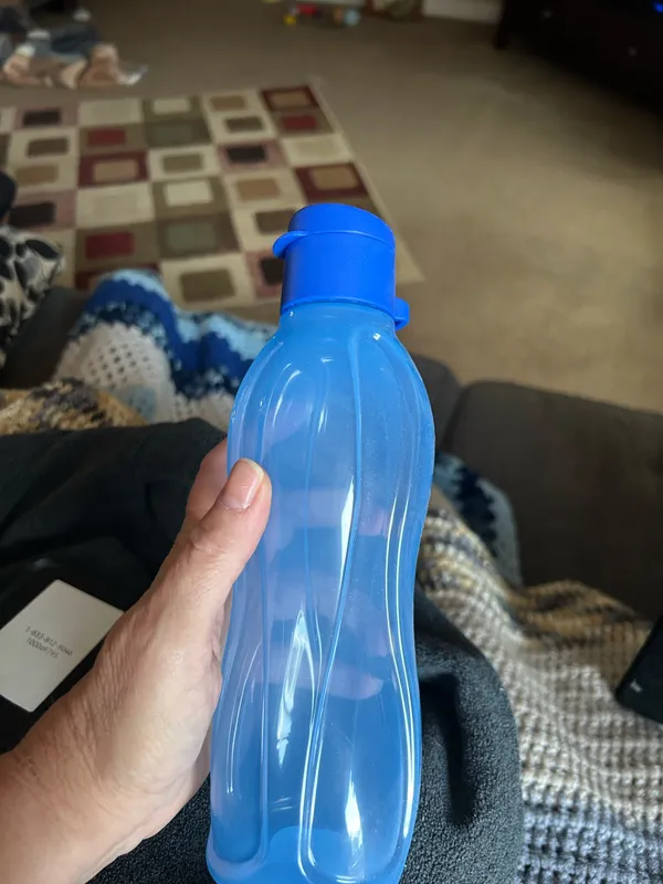 Tupperware water bottle Blue - Image 3