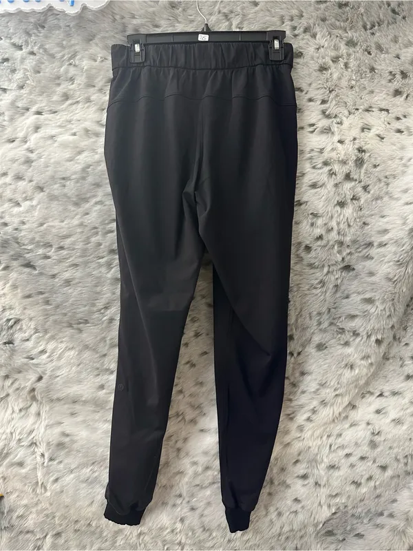 498. Lululemon On The Fly joggers sz 4 - Image 2