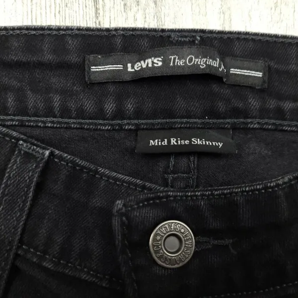 Levi’s Mid Rise Black Skinny Jeans Women’s Size 6S - Image 9